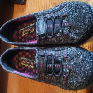 Skechers relaxed fit size 6